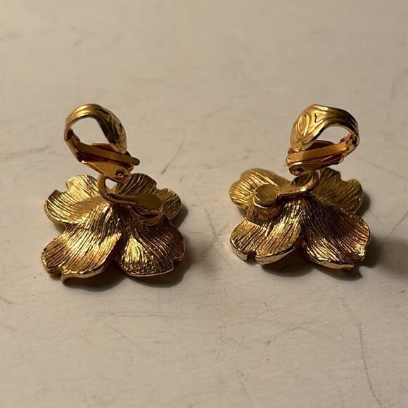 Vintage Gold Tone and Blue Stone Clip On Textured Floral Earrings - Picture 4 of 5